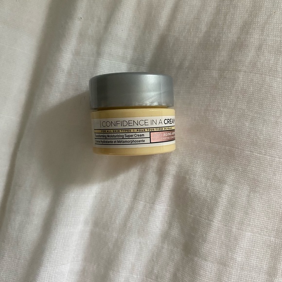 Skincare and makeup bundle - Picture 9 of 13